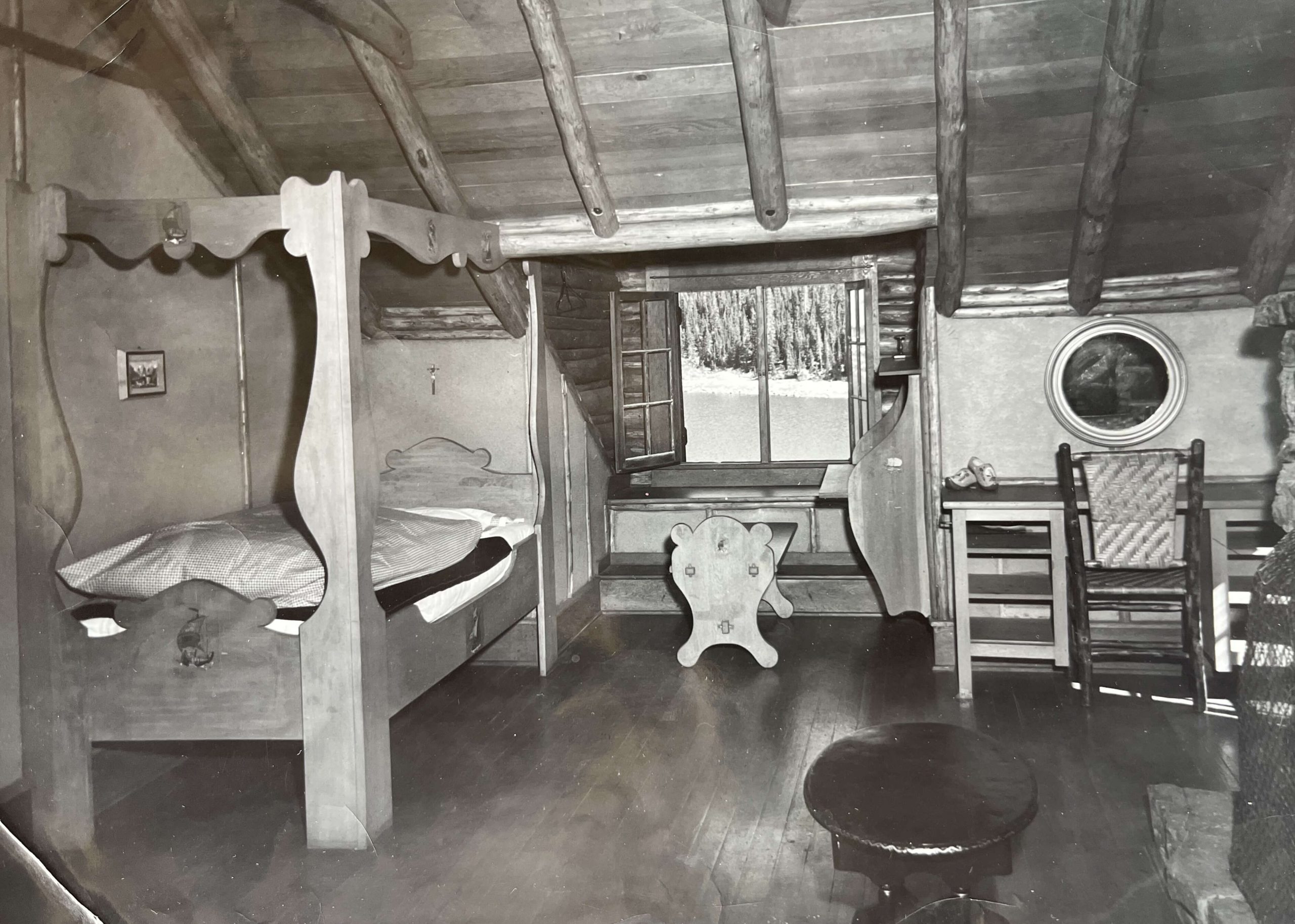 Duck Lake Hut Historic Image